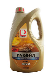 ������ �������� ����� Lukoil ����� ������ ���� 10W40, 4�,  � ��������-�������� � �������������