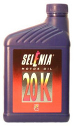 ������ �������� ����� Selenia 20 � 10W-40,  � ��������-�������� � �������������